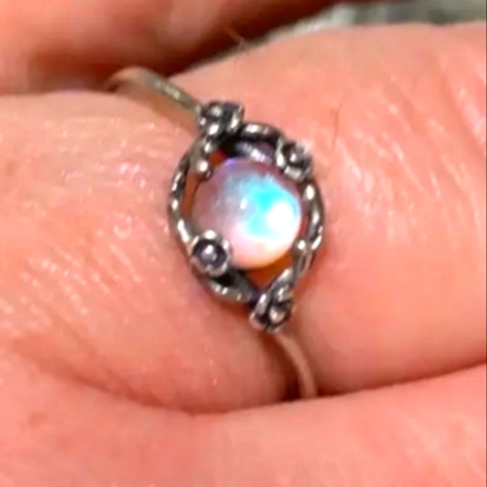 Stunning S925 moonstone ring sz 6